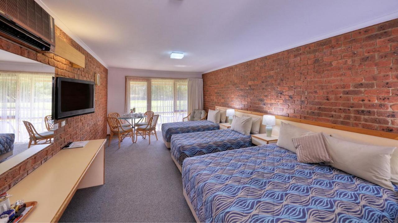 Tooleybuc Club Motor Inn Exterior photo
